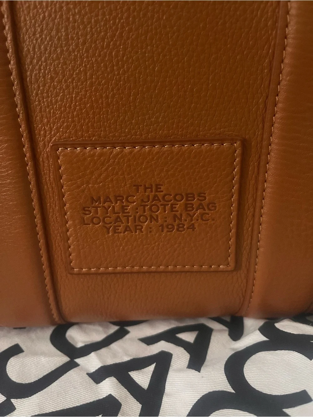 Marc Jacobs Leather The Tote SMALL size - Picture 2 of 15